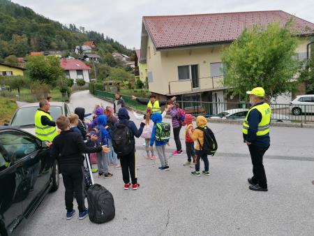 Slika 8 Pešbus med postankom
